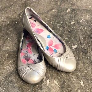 B.O.C. Cream/Silver ballet flats, 8